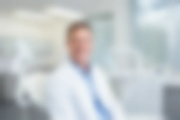 淄博佳美口腔门诊部烤瓷牙优惠价格表：原价2980元起，现在仅需2380元起，难得良机，欢迎前来体验！