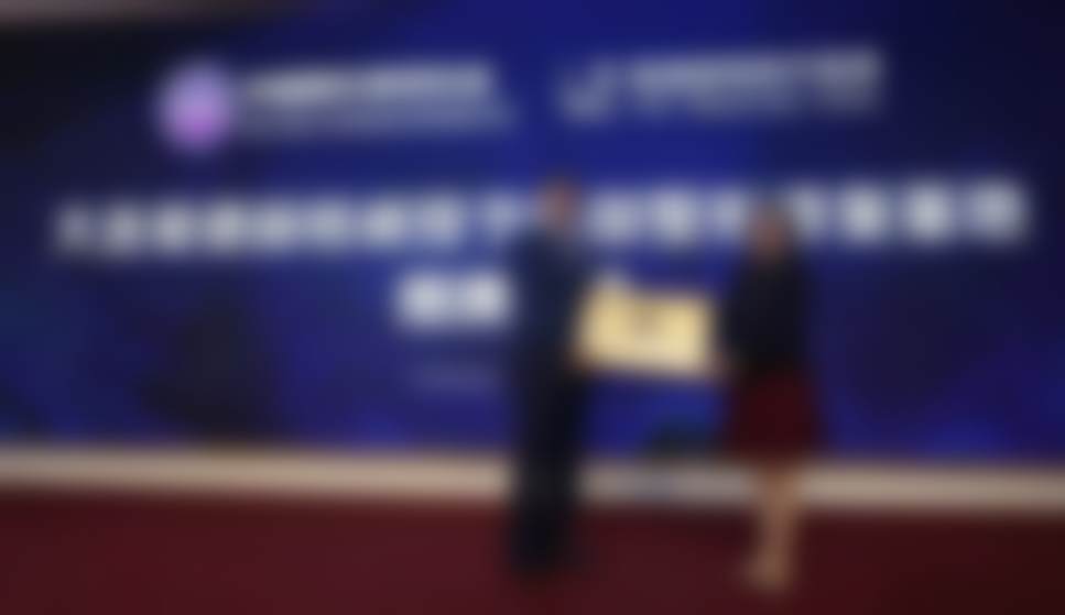 大连爱德丽格医疗美容门诊部冯勇主任做双眼皮超棒，十几天恢复自然，化妆都变快啦！ 