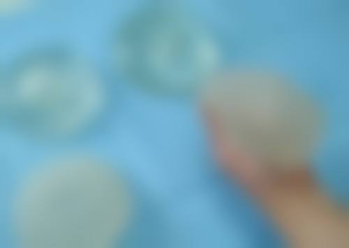 甲状腺术后疤痕增生会自己消除吗？轻微增生或可自愈，严重情况需干预处理 